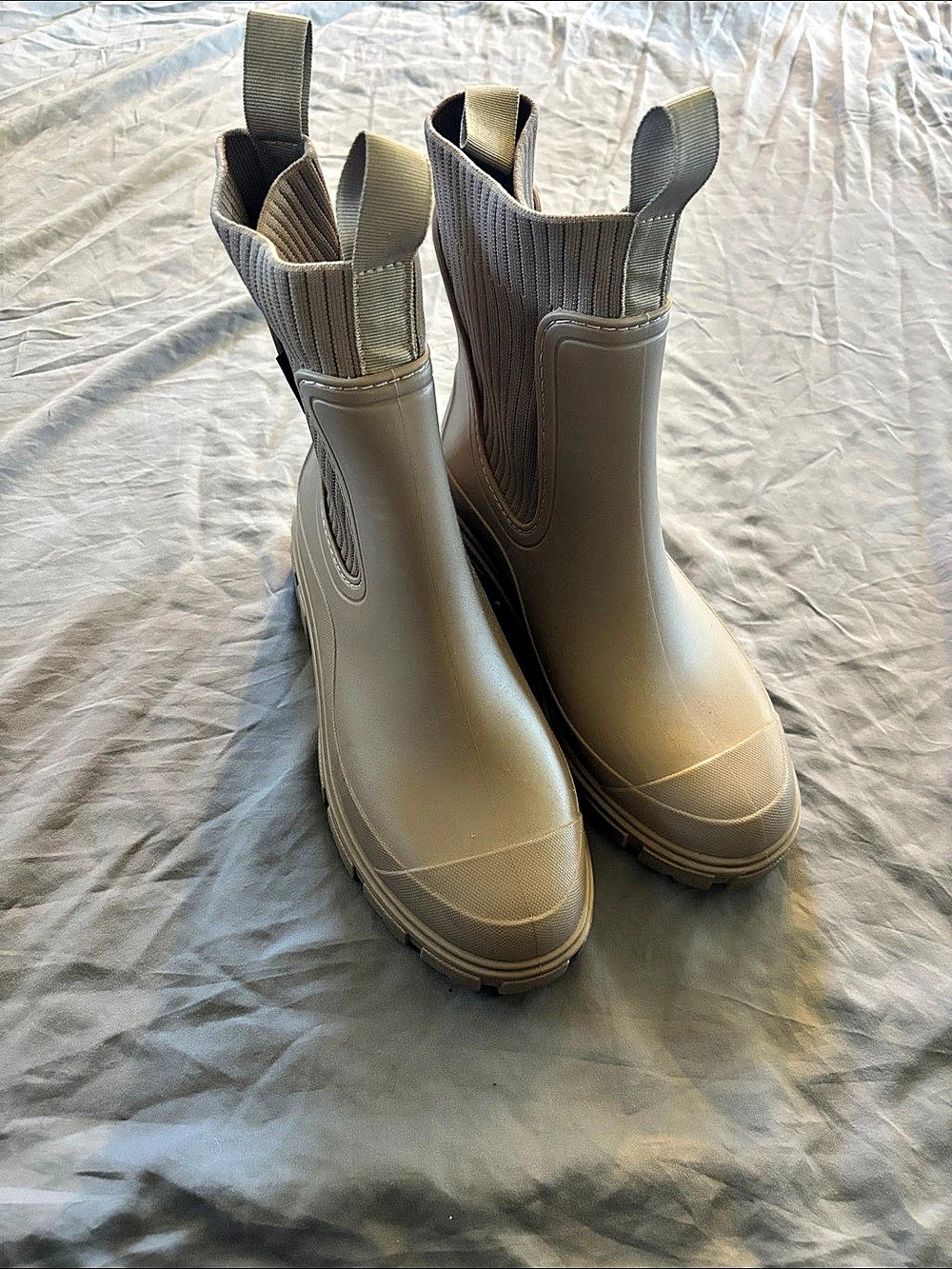 Chelsea Rain Boots in Brown Like New